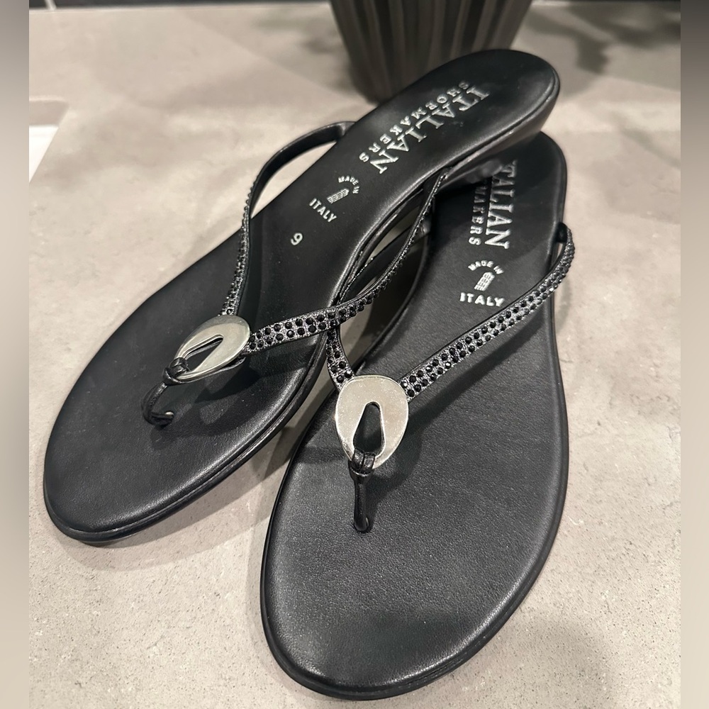 Italian Shoemakers black dress thong sandal - Picture 2 of 3
